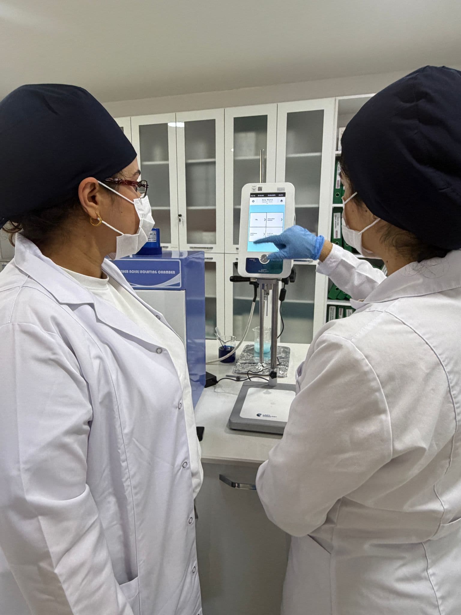 Dermokozmetik ile kozmetik arasında üretim farkı nedir?